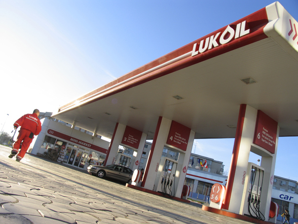LukOil va suspenda exporturile de benzina catre Iran