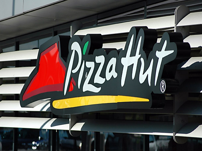 American Restaurant System, francizei Pizza Hut, se aflat, la fel ca si franciza KFC, sub controlul lui Gabriel Popoviciu 