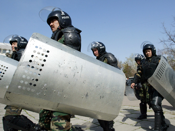 Confruntari violente in Kirgizstan. Ministrul de Interne a decedat