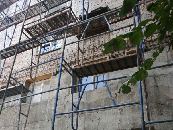 Guvernul ar putea garanta creditele contractate de asociatiile de proprietari la reabilitare termica
