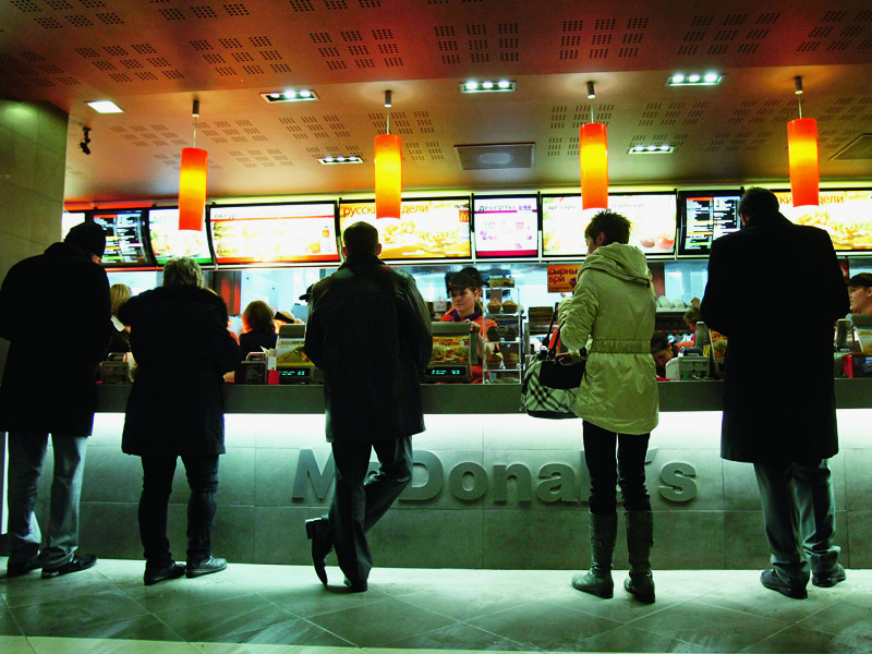 Hamburgerul te duce la faliment