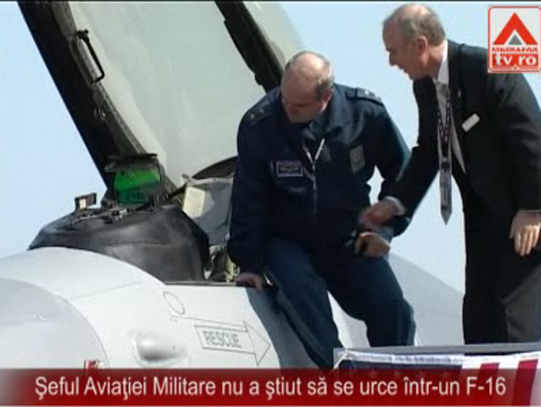 Seful Aviatiei Militare nu a stiut sa se urce intr-un F-16