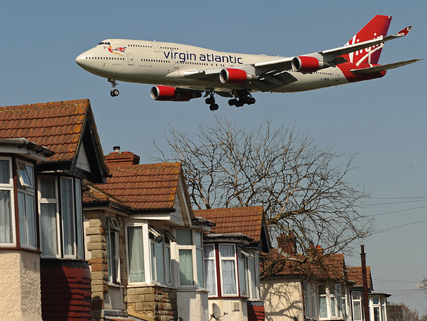 Virgin cere compensatii pentru inchiderea exagerata a spatiului aerian
