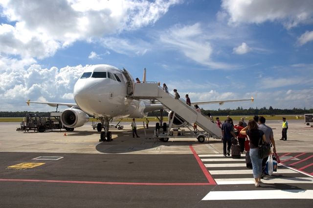Romania are 16 aeroporturi internationale. Majoritatea curselor „externe“ sunt spre Bucuresti