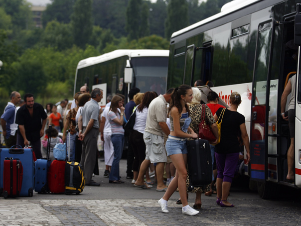 Transportatorii rutieri de persoane ameninta cu greve si proteste