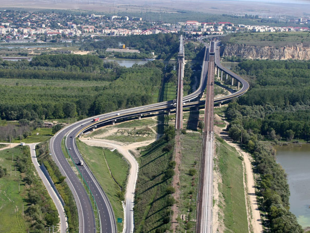 Traficul rutier spre litoral si statiunile montane, monitorizat dintr-un elicopter al MAI