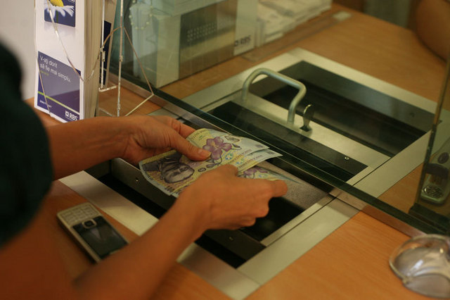 Bancile continua ofensiva pe credite specializate. A aparut imprumutul pentru pensionari