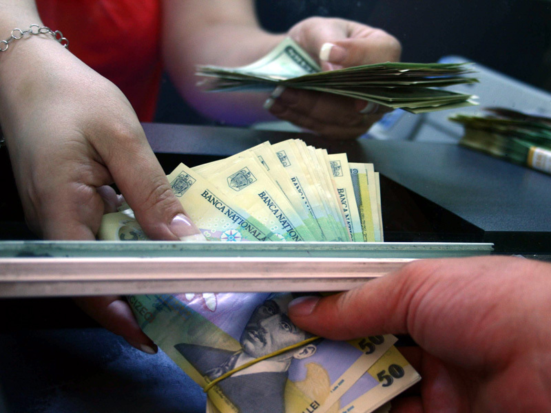 BNR: Cursul de schimb ar fi ajuns la 6 lei pe euro, daca nu ne-ar fi ajutat FMI!