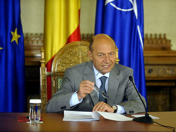 Basescu discuta, la Cotroceni, cu Boc si ministri despre negocierile cu FMI
