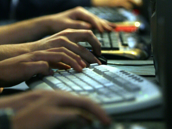 Guvernul impoziteaza tichete de masa si elimina scutirile pe venit acordate programatorilor