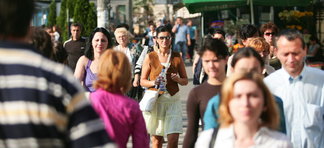 Cum explica statul noile taxe: afecteaza mai ales persoanele fizice si salveaza 10.000 de bugetari