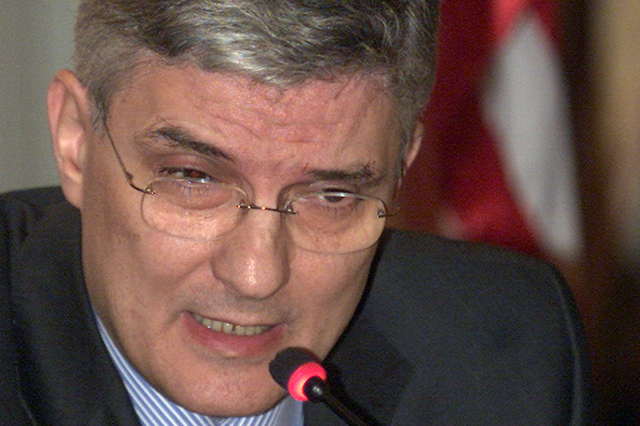 Daca statul nu taie cheltuielile, Romania poate ajunge "cu streangul de gat"