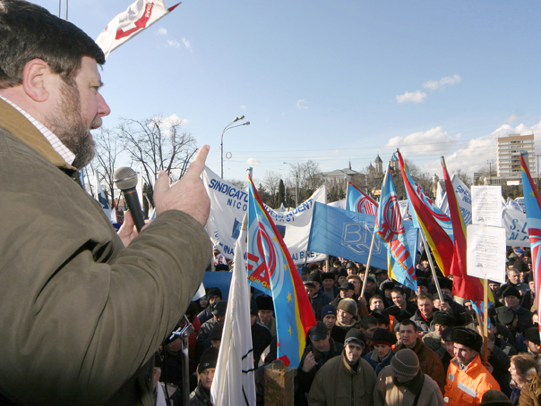 Sindicalistii: "bugetarii vor muri de foame". O treime din bugetarii cu salarii mici vor fi disponibilizați