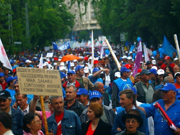 FOCUS: Politistii protestatari, umar la umar cu cei care au asigurat ordinea in Piata Victoriei