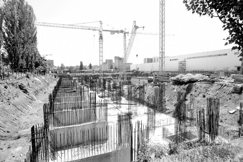 Criza constructiilor: in zona Militari - Lujerului din patru santiere se lucreaza doar pe unul