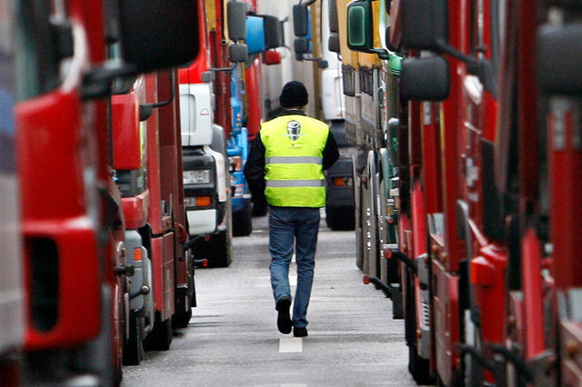Cum am putea lua 100 milioane de euro de la TIR-urile turcesti