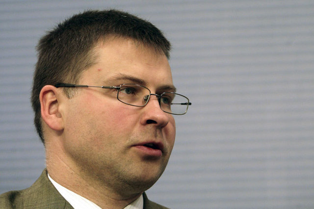 Estonia trece la euro in 2011, Letonia ar putea fi amanata, Polonia nu mai vrea euro deloc