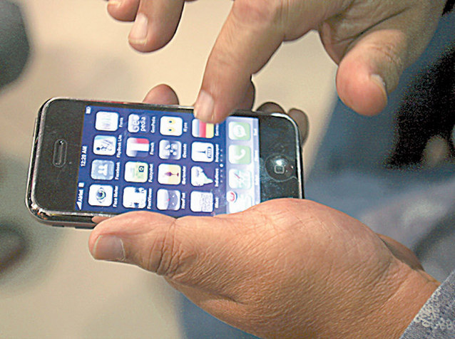 Sute de fani au asteptat zile intregi in fata magazinelor lansarea noului iPhone