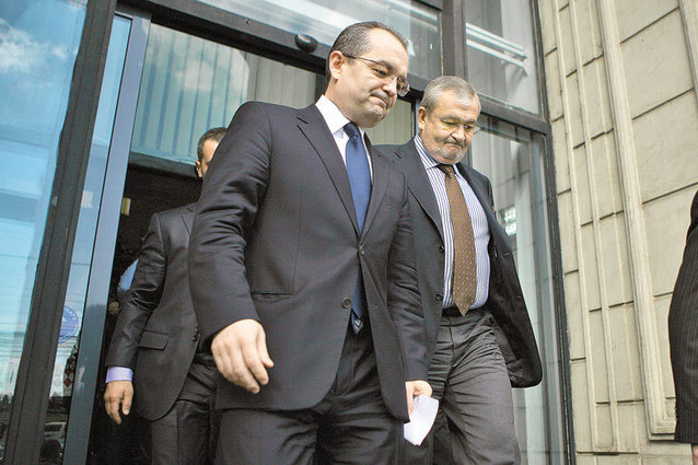 Guvernul incepe restructurarea