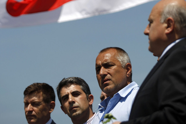 Premierul bulgar rade de cel roman: „Depasim criza mai bine decat voi”