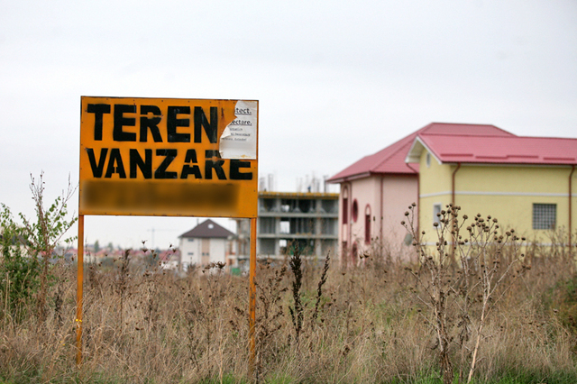Case si terenuri executate silit, acum si la rubrica de anunturi imobiliare