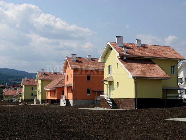 Persoanele cu mai multe case, obligate sa achite o taxa de solidaritate de 50-200% din impozit