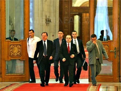 CC: Diminuarea cu 15 % a pensiilor, neconstitutionala - oficial