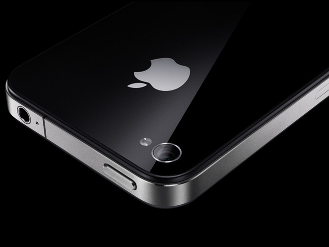 iPhone 4: 600.000 de precomenzi inca din prima zi
