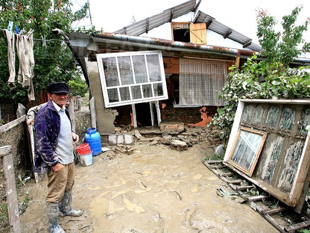 Bilantul inundatiilor: 22 de persoane decedate