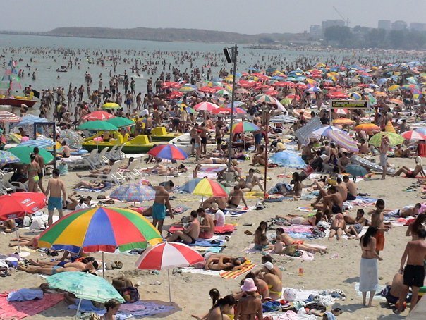 Aproape trei din zece dintre romanii de la oras renunta la vacanta in acest an