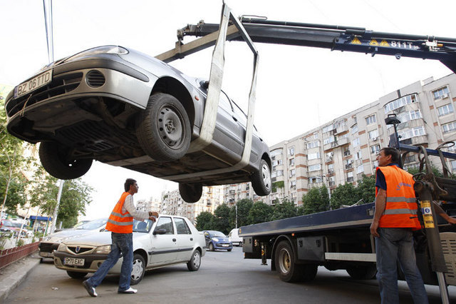 Oprescu ajunge in instanta cu "hingherii de masini". Ridicarea masinilor, afacere de 300.000 lei saptamanal