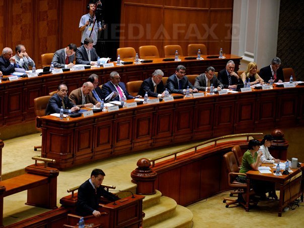 Tampiza, Lukoil: Romania a "produs" cheltuieli ridicate. Politicienii abordeaza criza in mod populist