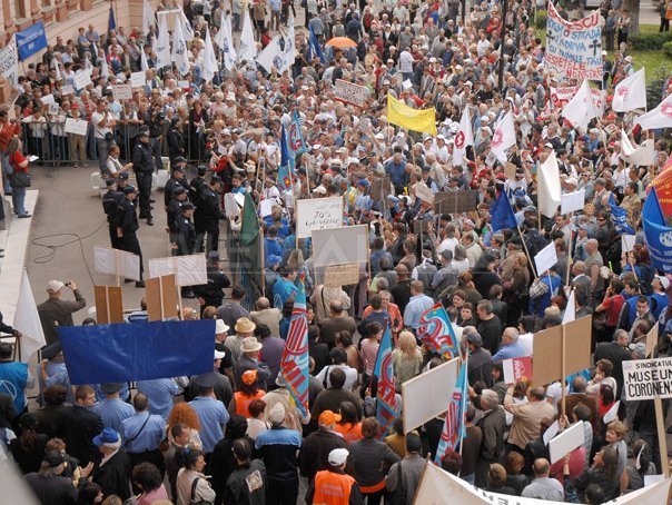 Proteste de amploare in mai multe localitati din tara