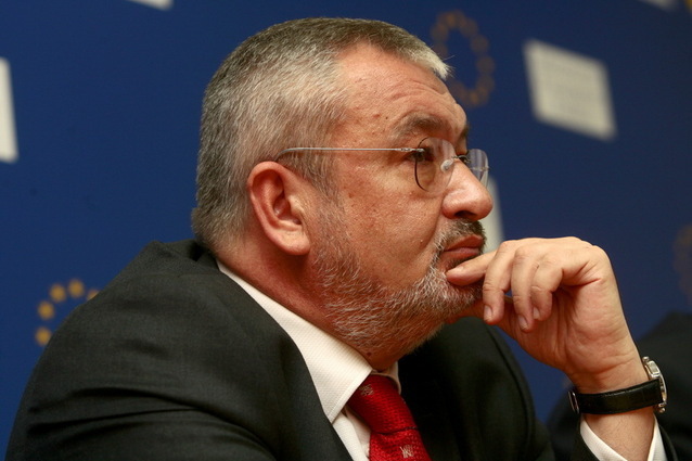 Finantele au atras de la banci 343 milioane lei, o treime din cat si-au propus