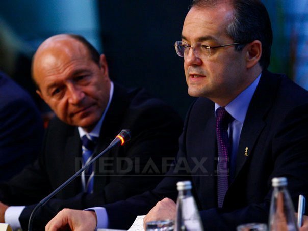 Stroe: Basescu si Boc sa demisioneze azi, dar sa modifice legile asumate