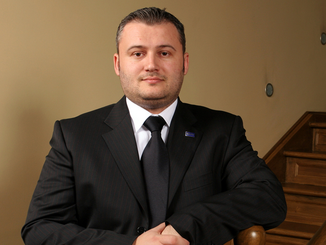 Coldwell Banker vrea sa vanda apartamente in malluri. Piata a scazut insa cu 75% in ultima luna
