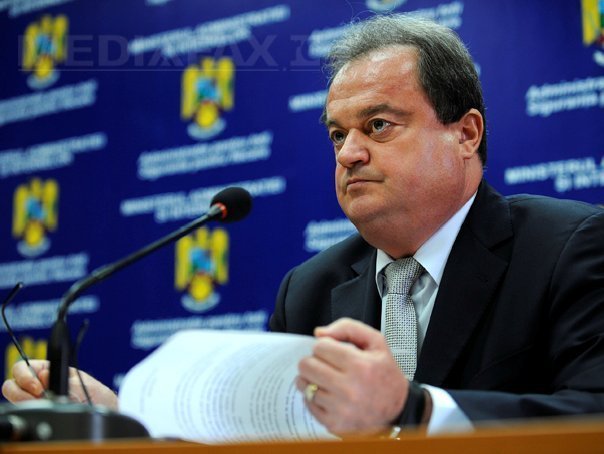 Blaga: Guvernul Boc ar trebui sa plece daca se ajunge la cresterea taxelor