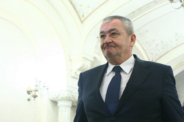 Vladescu: "Oamenii pot sa moara si daca maresti taxele, si daca reduci cheltuielile"