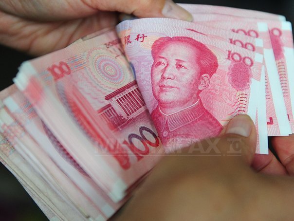 Bancile chineze de stat au cumparat masiv dolari pentru a deprecia yuanul
