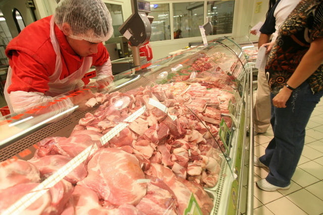 Basescu acuza industria carnii ca a fraudat fonduri europene in valoare de 12 milioane de euro