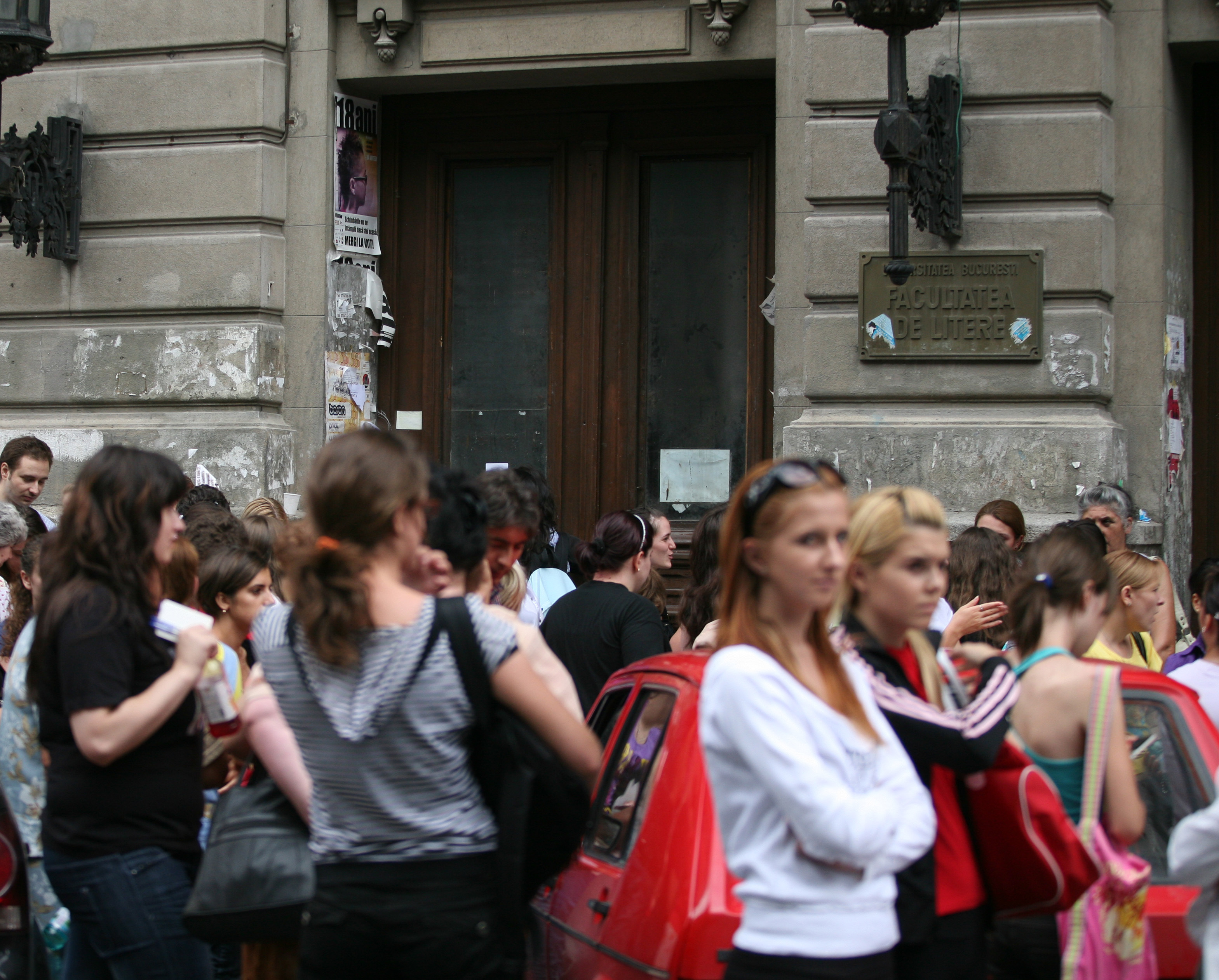255 de lei pentru absolventii care nu-si gasesc serviciu