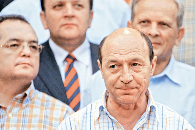 Basescu il lasa pe Boc singur cu cresterea TVA. Presedintele a vrut impozitarea pensiilor