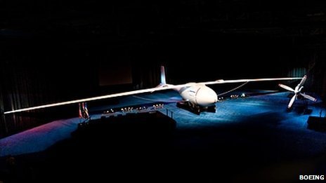 Boeing prezinta avionul spion care poate zbura non stop timp de patru zile fara pilot