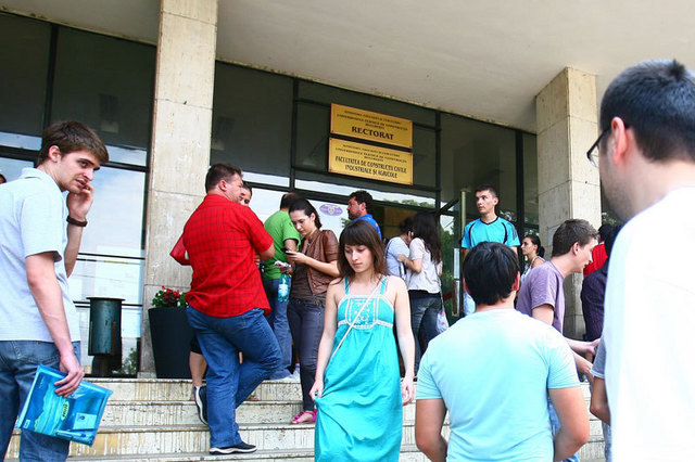 Criza de viitori ingineri in universitatile romanesti. Tinerii cauta limbile moderne si stiintele politice