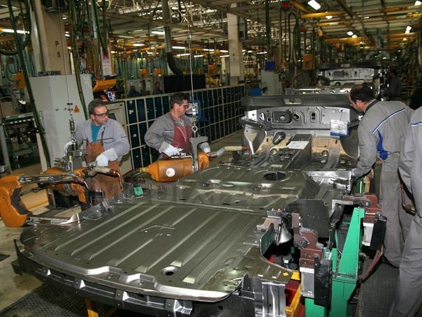 Romania a avut in mai cel mai redus ritm de crestere a productiei industriale din UE