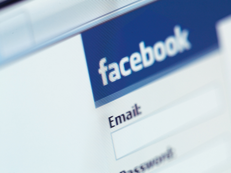 Ce cauta romanii pe Facebook