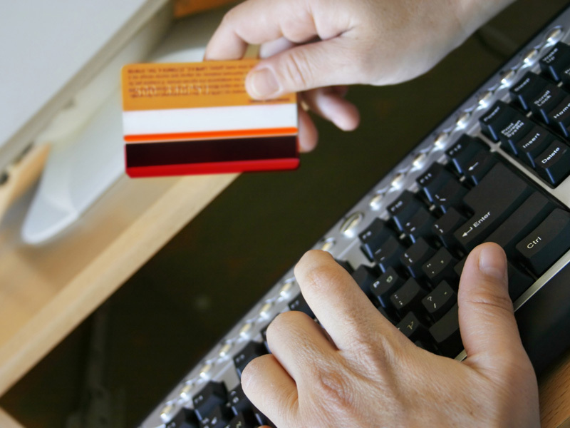 Romanii cheltuie 140 mil. euro pe internet anul acesta