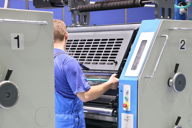 Doar 33% dintre companii investesc in produse si tehnologii noi
