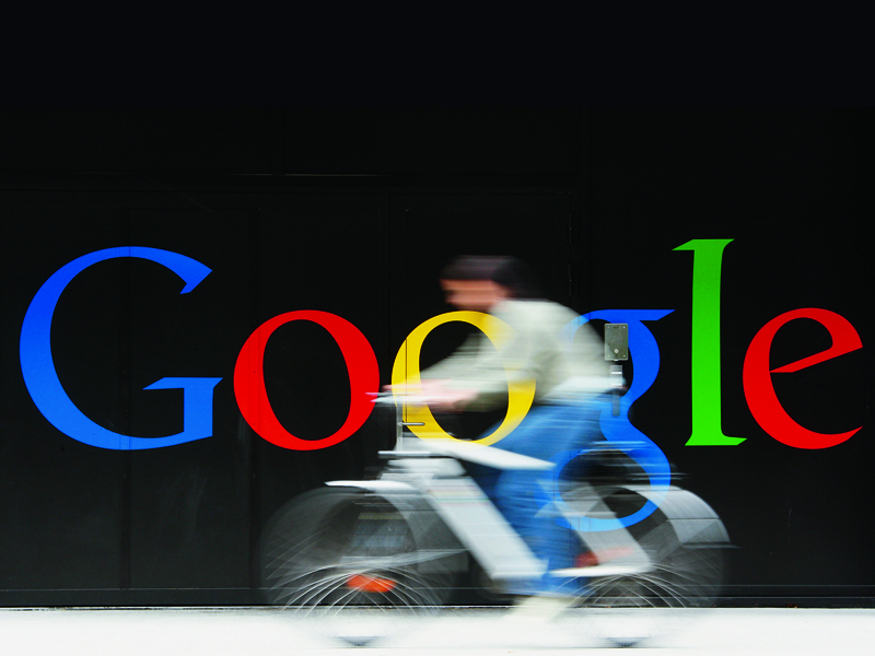Al cui va fi internetul: Google sau Facebook?
