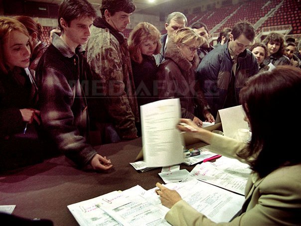 Institutiile de stat fac in continuare angajari, desi Guvernul clameaza restructurarea